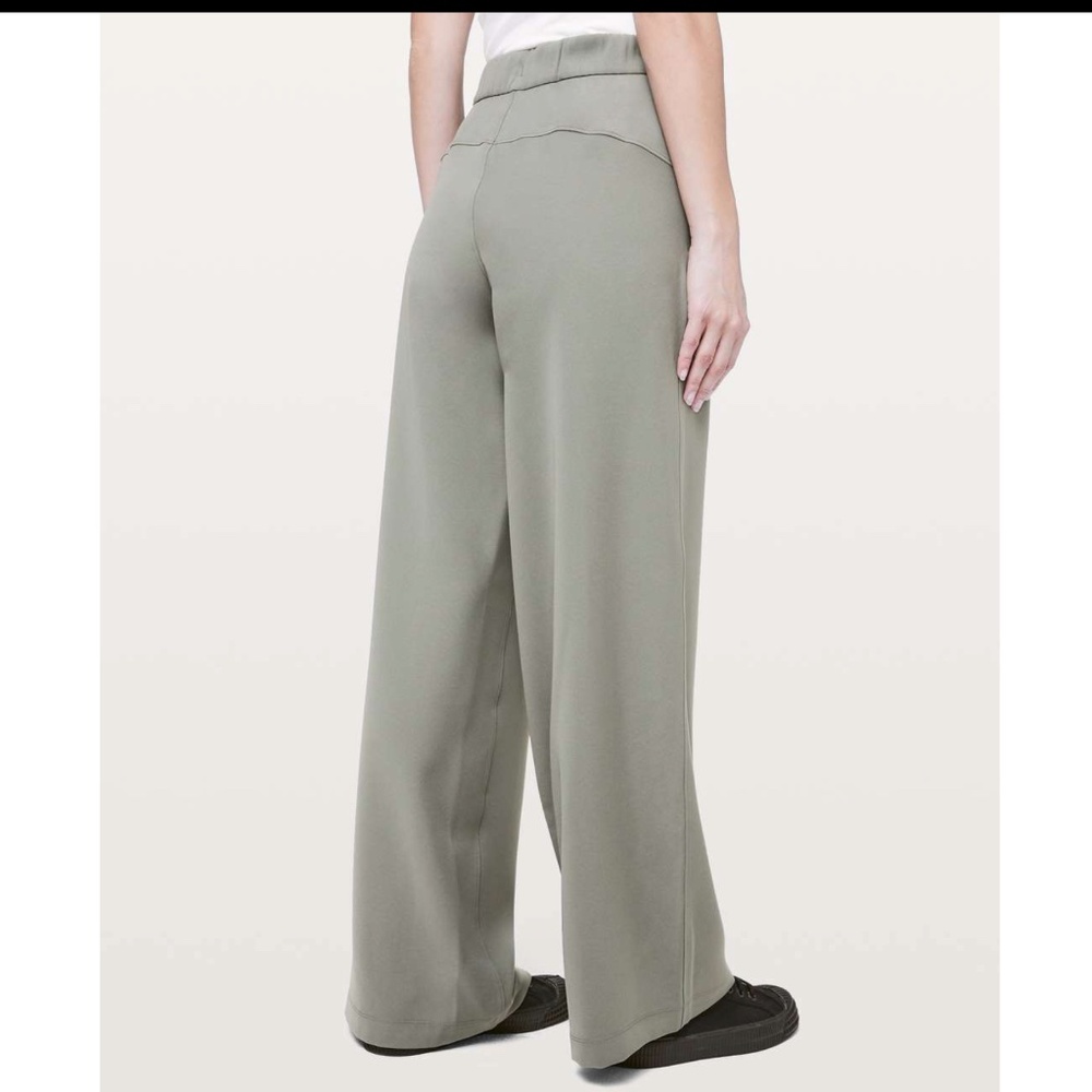 Lululemon On The Fly Pant Wide Leg Woven 31.5" Grey Sage Size 10 - Picture 5 of 14